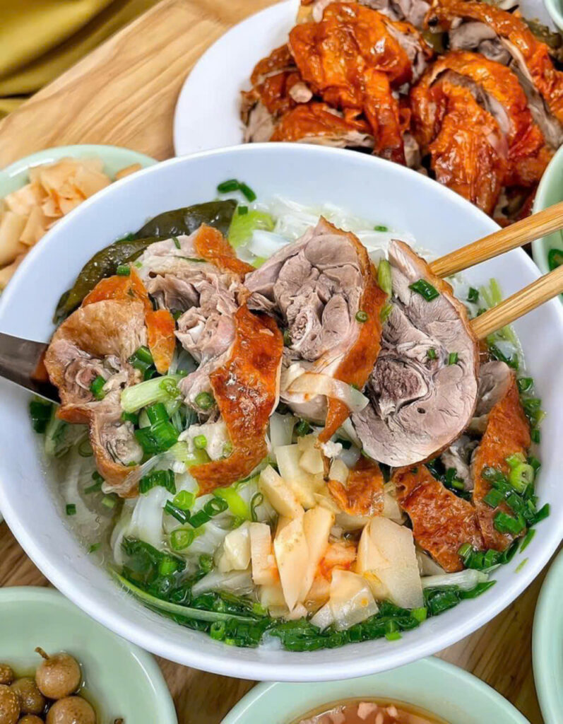 Phở đùi vịt quay